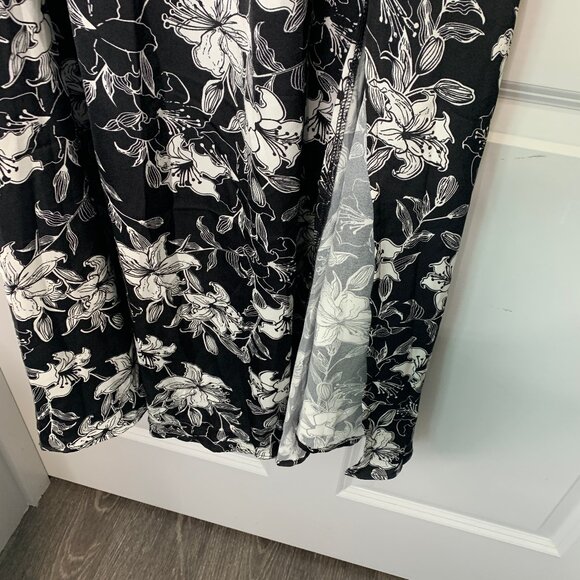 BloomChic NWT Off Shoulder Floral Pattern Black/White Maxi Summer Dress Size 10 - Picture 3 of 9